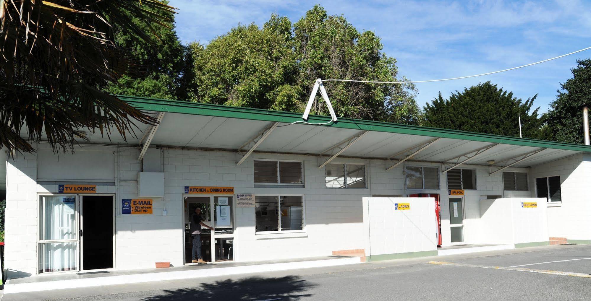 Blenheim Bridges Holiday Park 外观 照片